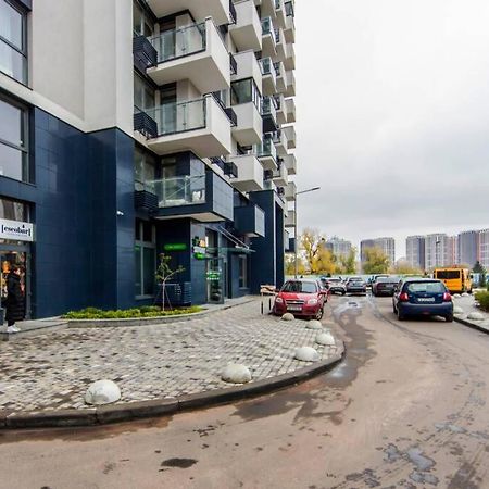 Новые Светлые Апартаменты Метро Славутич Kiev Esterno foto