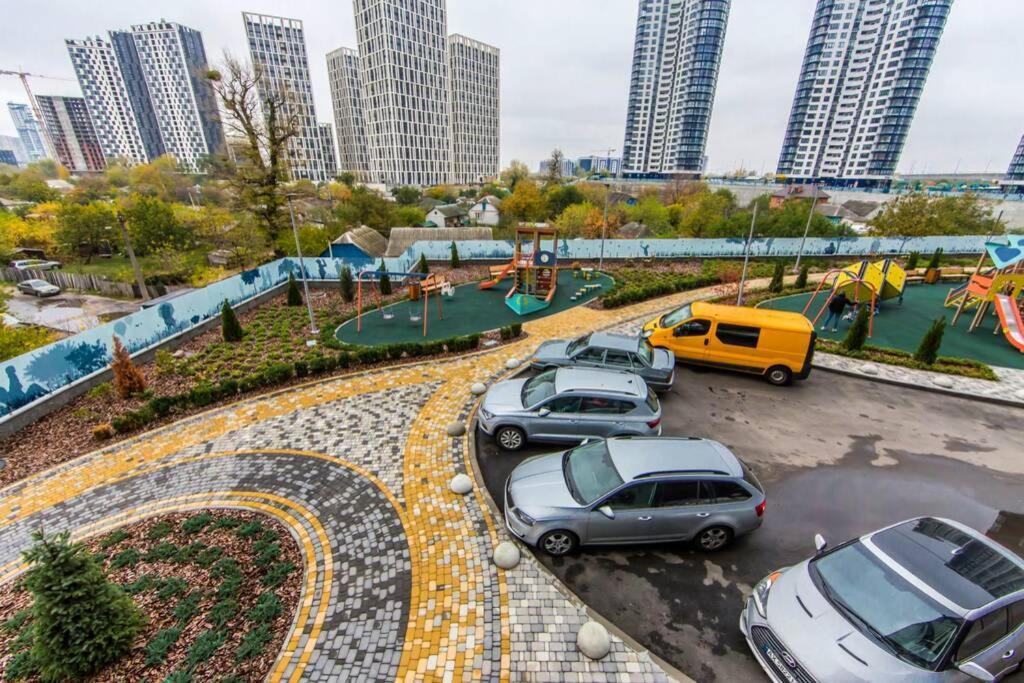 Новые Светлые Апартаменты Метро Славутич Kiev Esterno foto