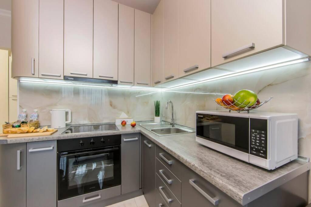 Новые Светлые Апартаменты Метро Славутич Kiev Esterno foto